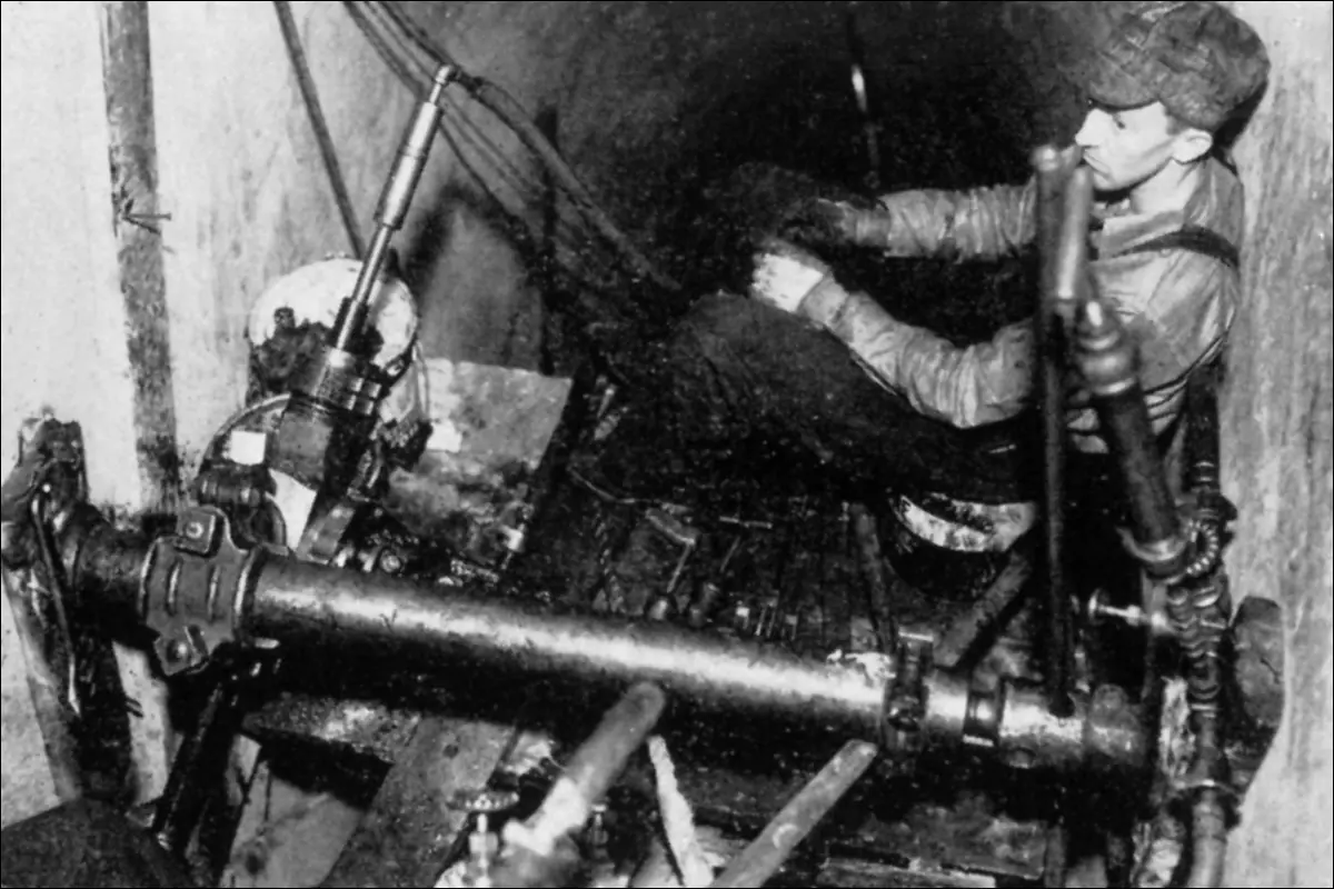 Бурение тоннелей на дамбе Гувера