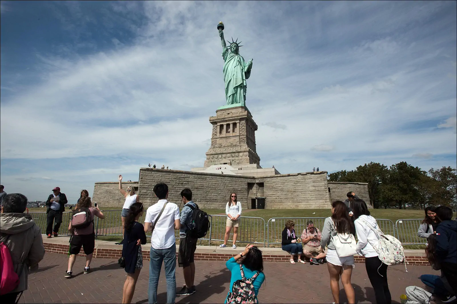 Туристы у Статуи Свободы