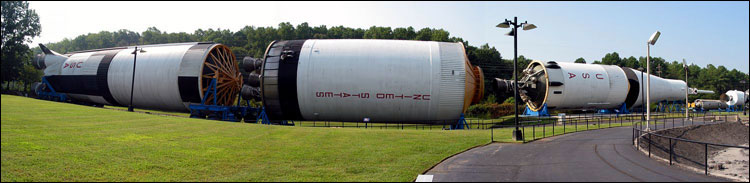 Ракета Сатурн 5 в Центре
        космических полетов имени Джорджа Маршалла