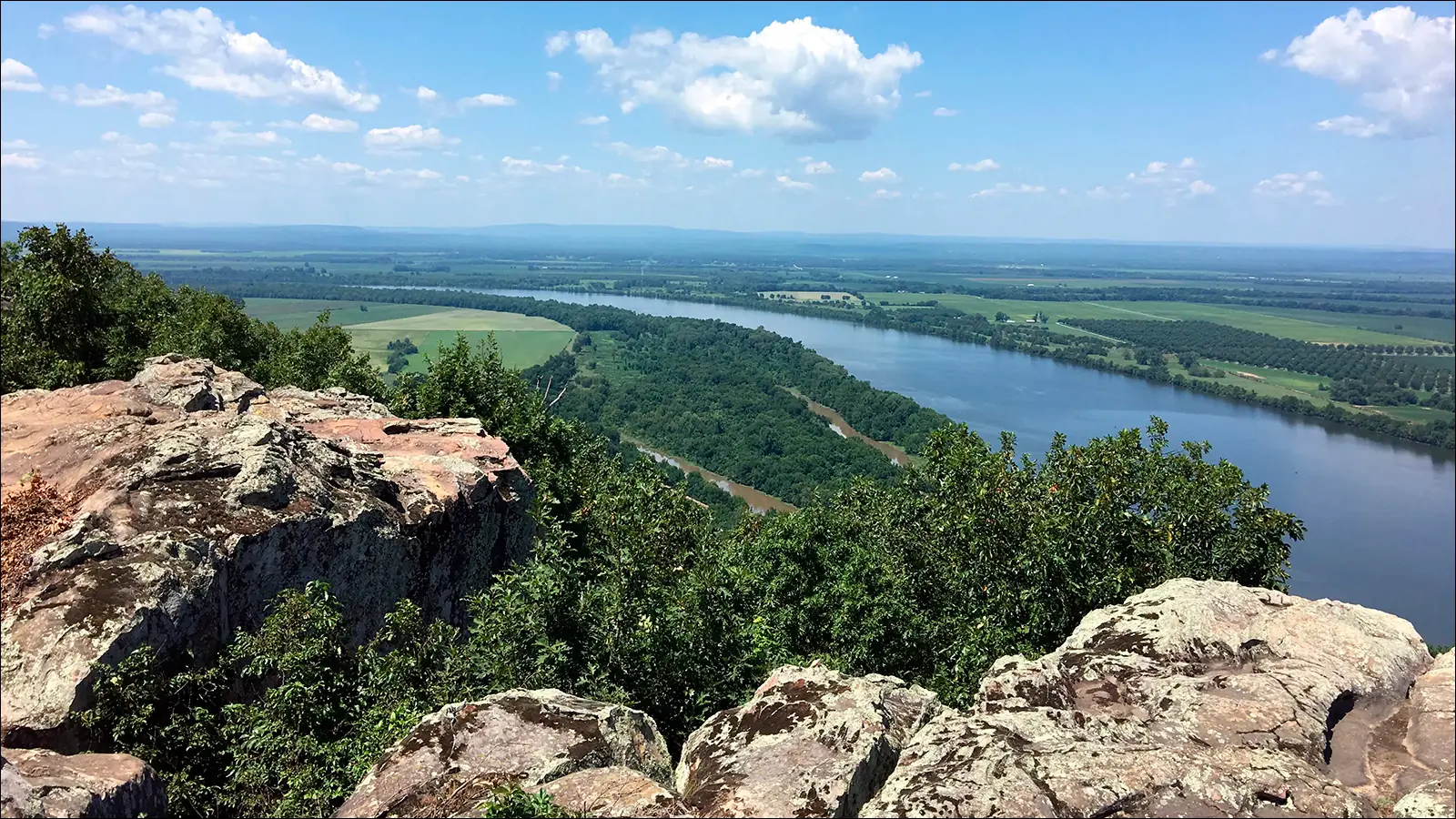Вид на долину реки Арканзас с горы Маунт-Магазин
