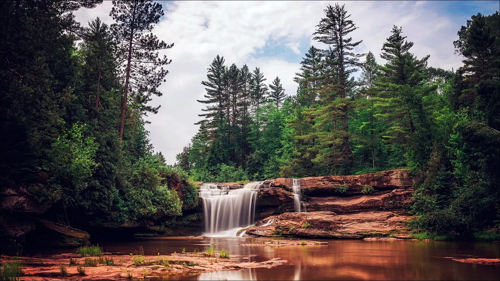 Водопад О-Кун-де-Кун в Мичигане