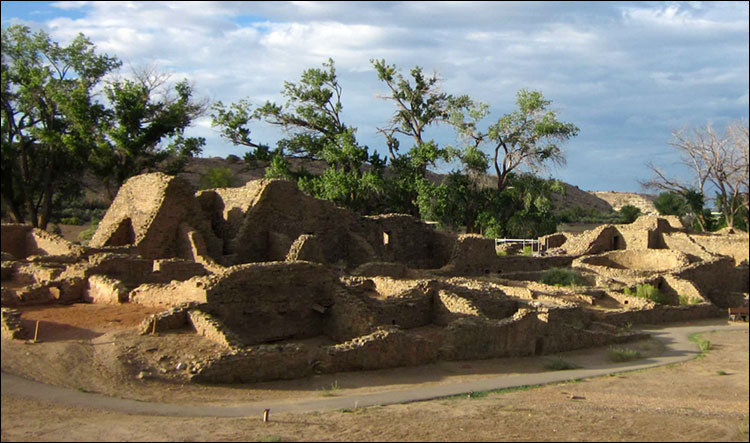 Ацтекские руины в Нью-Мексико
