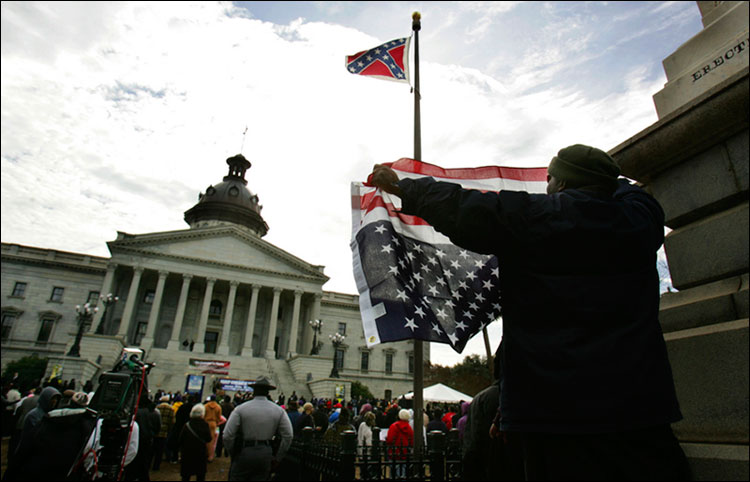 Флаг Конфедерации у Капитолия Южной Каролины