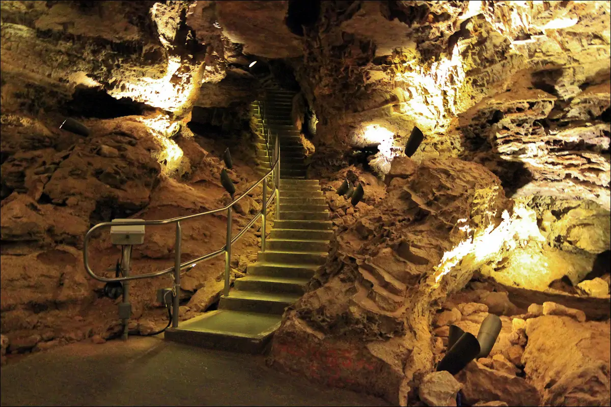 В пещере Винд Кейв