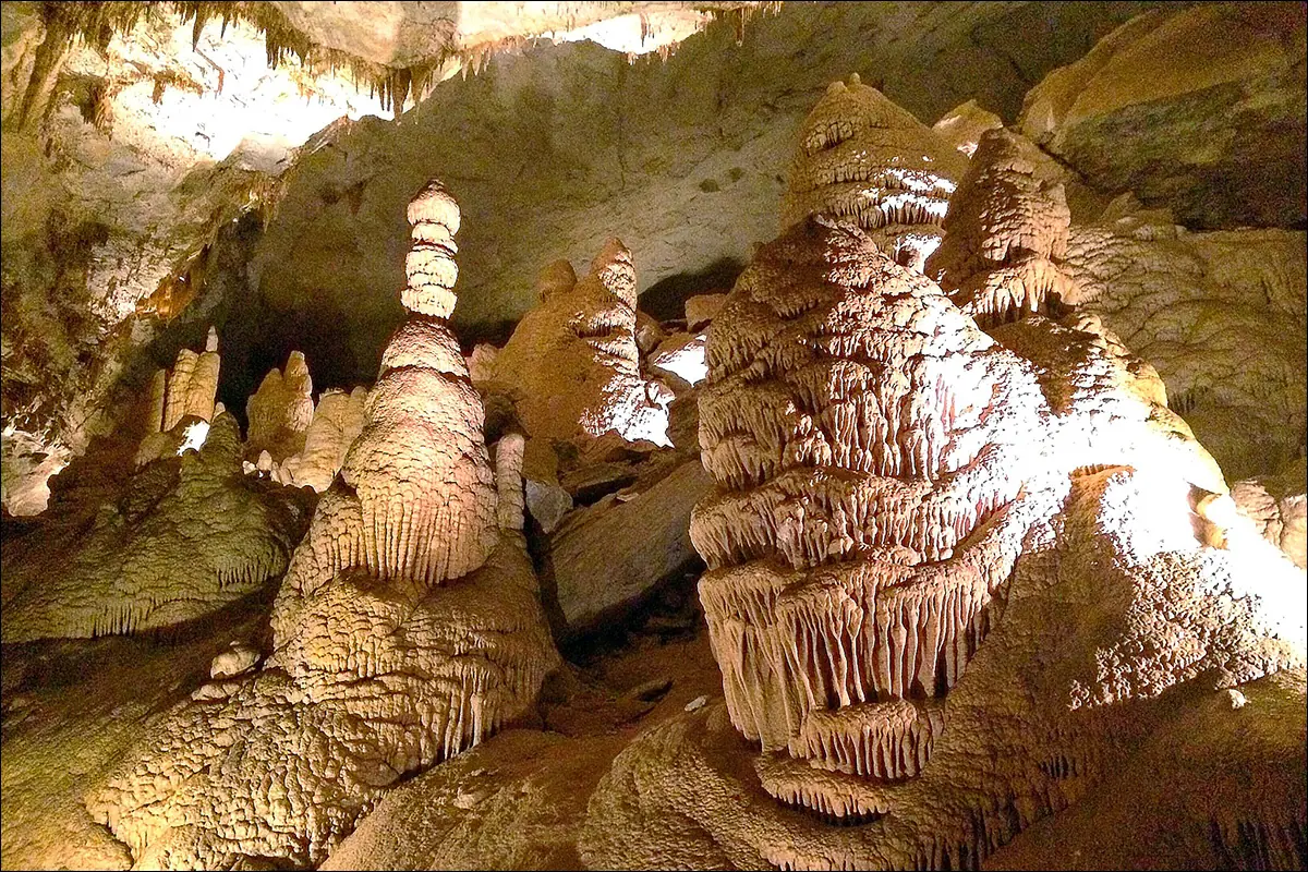 В Камберлендских пещерах